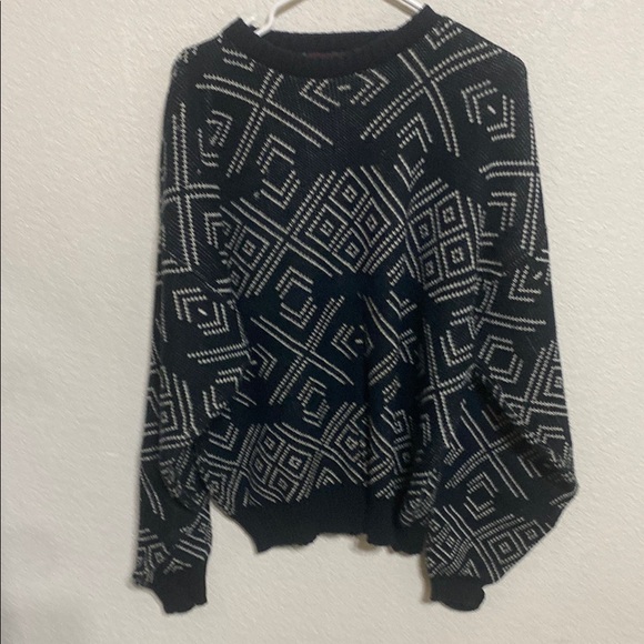 Vtg Black and White Crewneck Sweater with Geometric Design - Picture 1 of 4